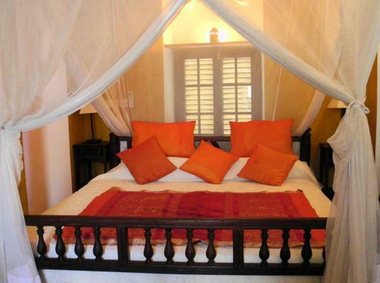 套房, Kholle House