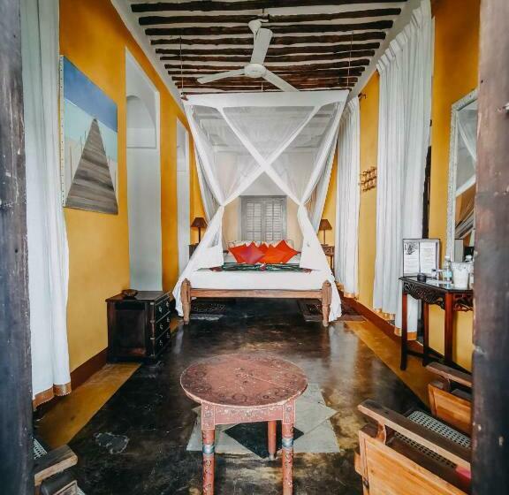 套房, Kholle House