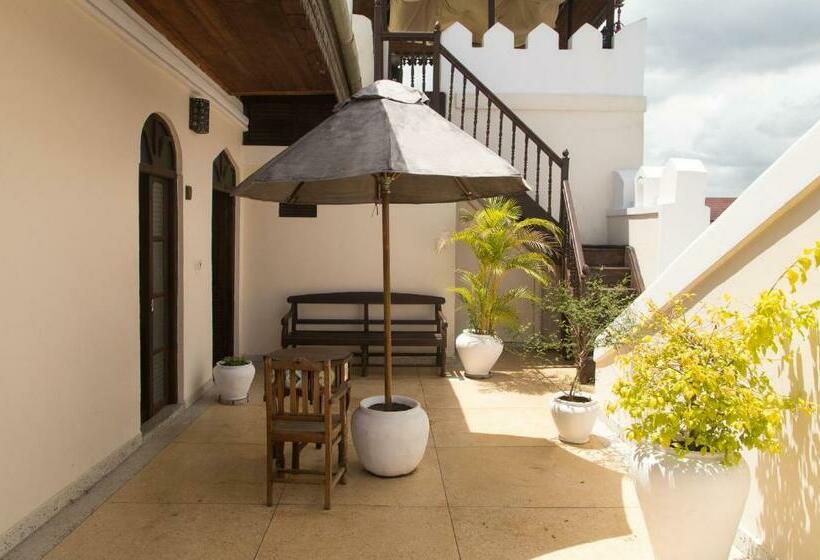 套房, Kholle House