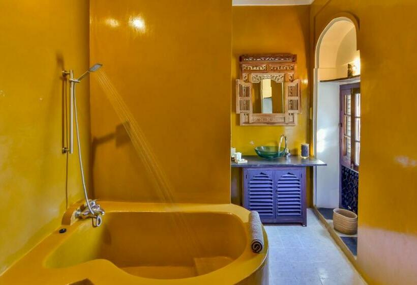 套房, Kholle House