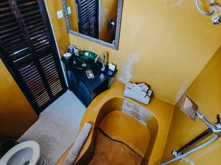 豪华房间, Kholle House