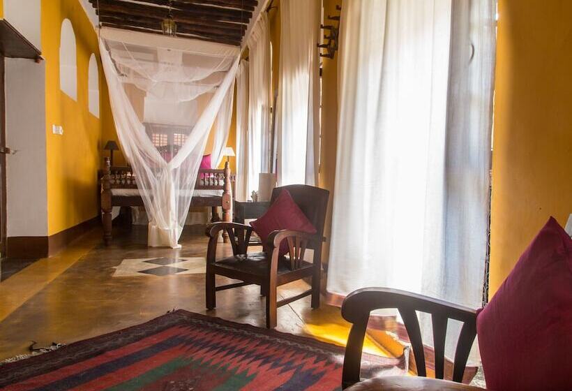 豪华房间, Kholle House