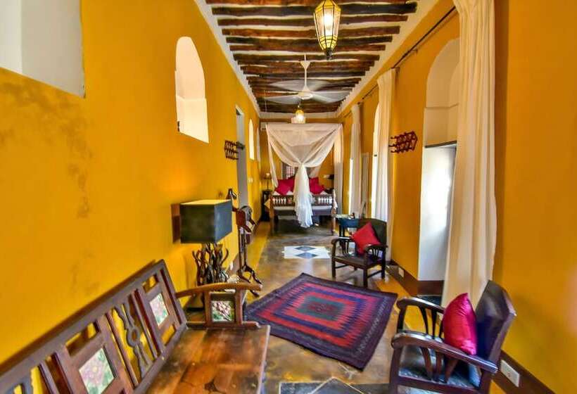 豪华房间, Kholle House