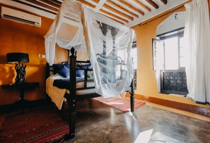 豪华房间, Kholle House