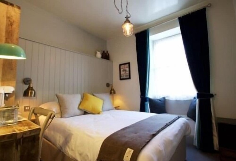 غرفة قياسية, Woodstock Arms