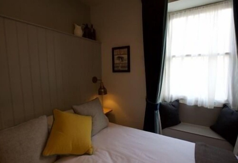 غرفة قياسية, Woodstock Arms