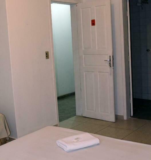 行政三人间, Aquarius