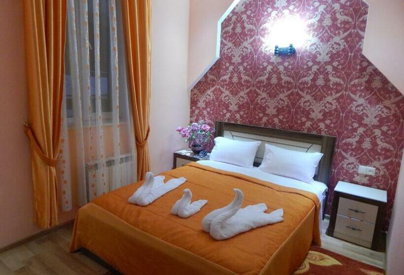 اتاق راحتی, Lux Palace