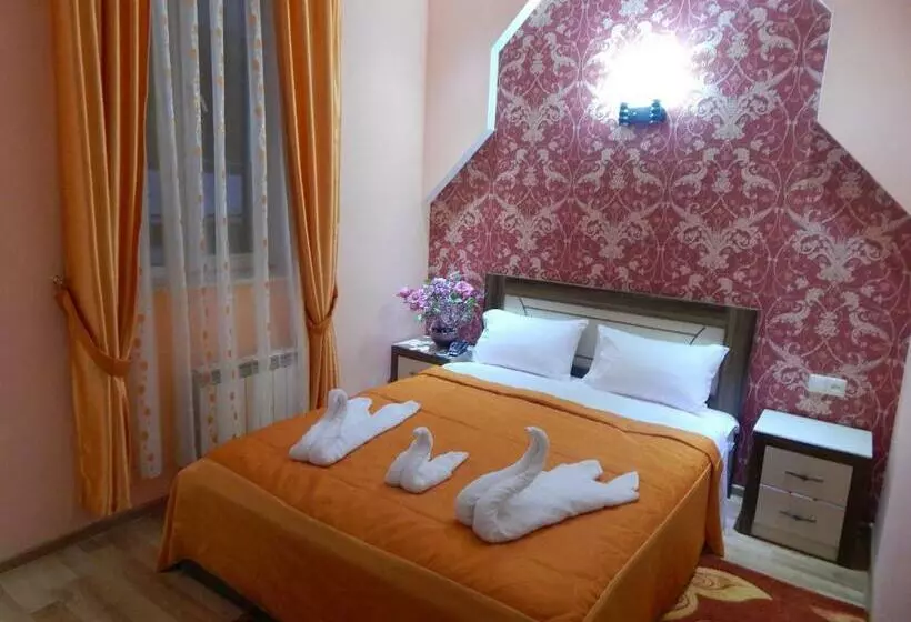 اتاق راحتی, Lux Palace