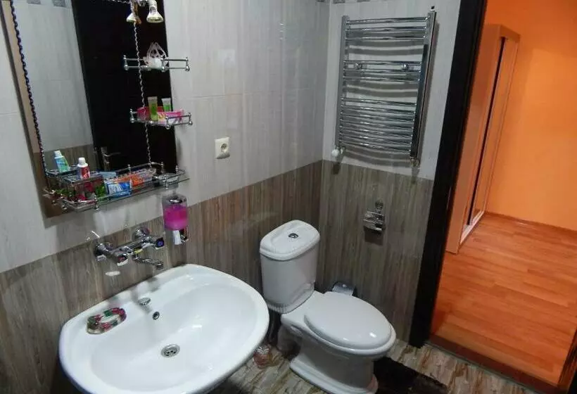 اتاق راحتی, Lux Palace