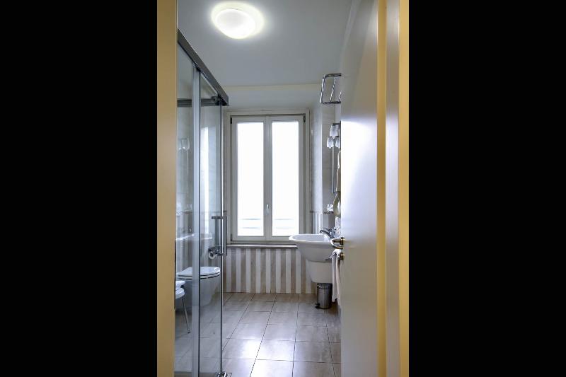 四人标准间, Monalisa