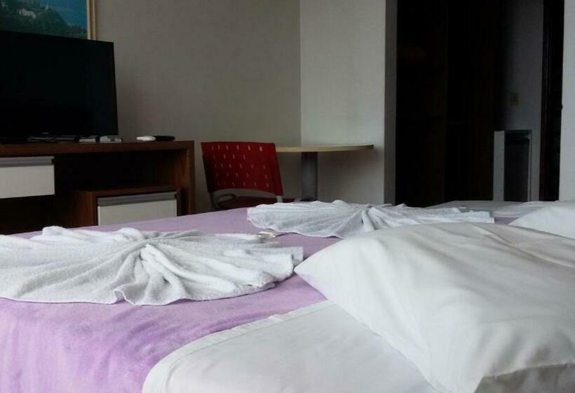 标准三人间, Monte Líbano