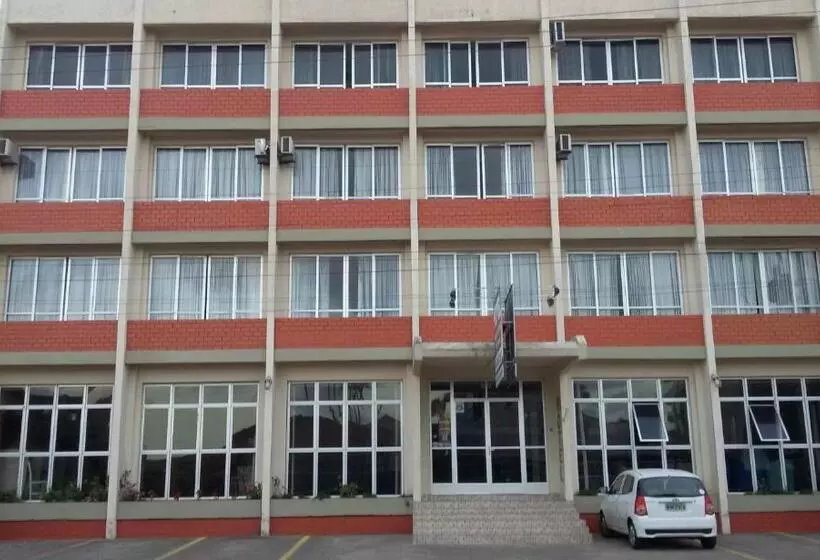 Economy Yhden Hengen Huone, Monte Líbano