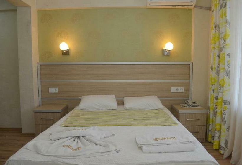 Quarto Triplo Estandar, Mostar