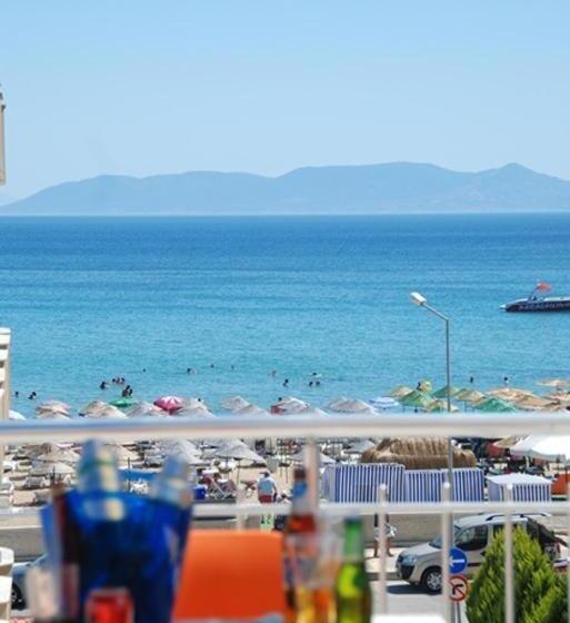 Quarto Familiar, Mostar