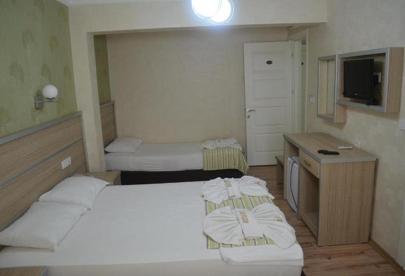 Quarto Familiar, Mostar