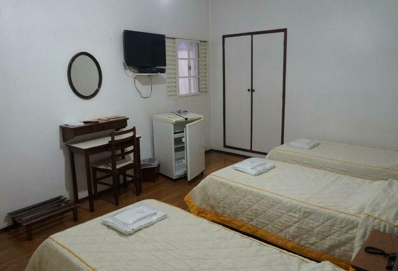 标准三人间, Rhud S