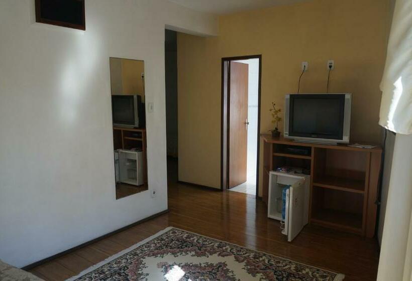 四人标准间, Rhud S