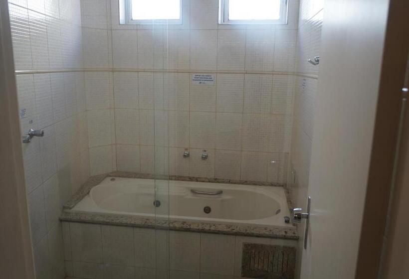 豪华套房, Rhud S