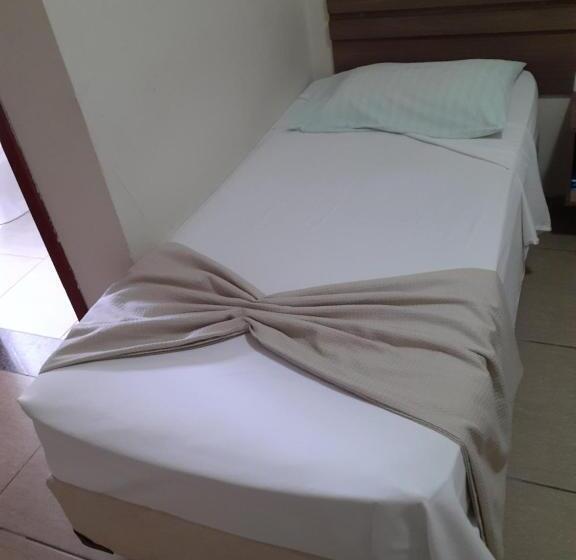 اتاق استاندارد یک نفره, Sallimas