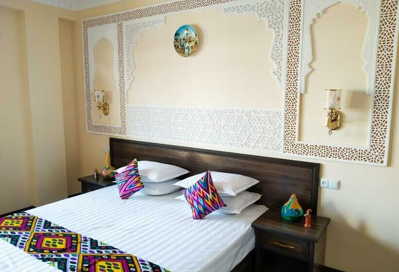 חדר דלוקס, Shams