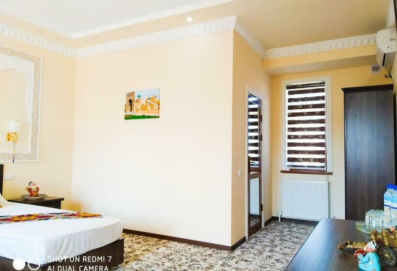 חדר דלוקס, Shams