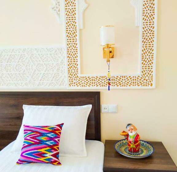 اتاق لوکس, Shams