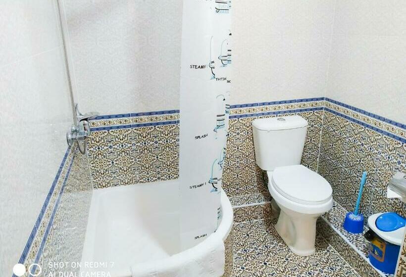 חדר דלוקס, Shams