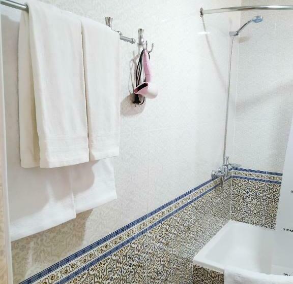 חדר דלוקס, Shams