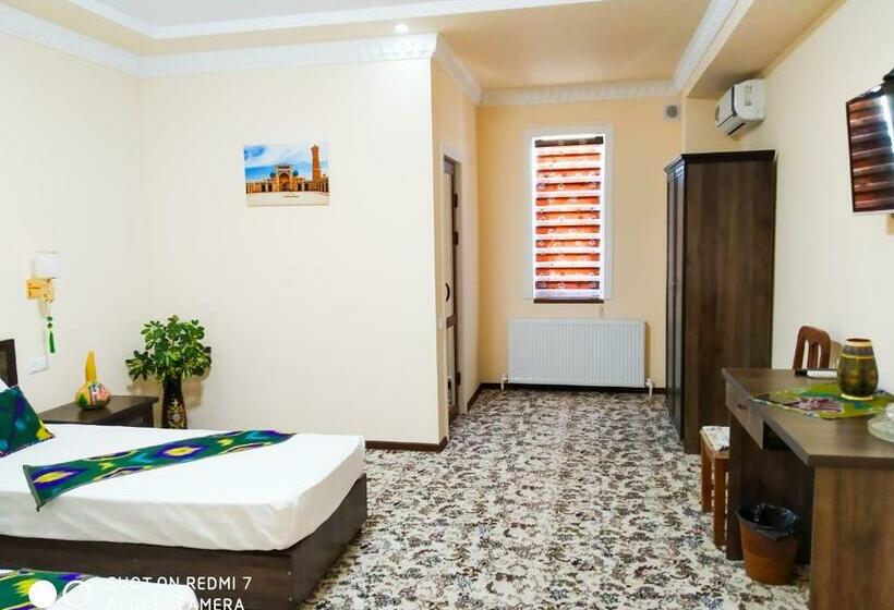 חדר דלוקס, Shams