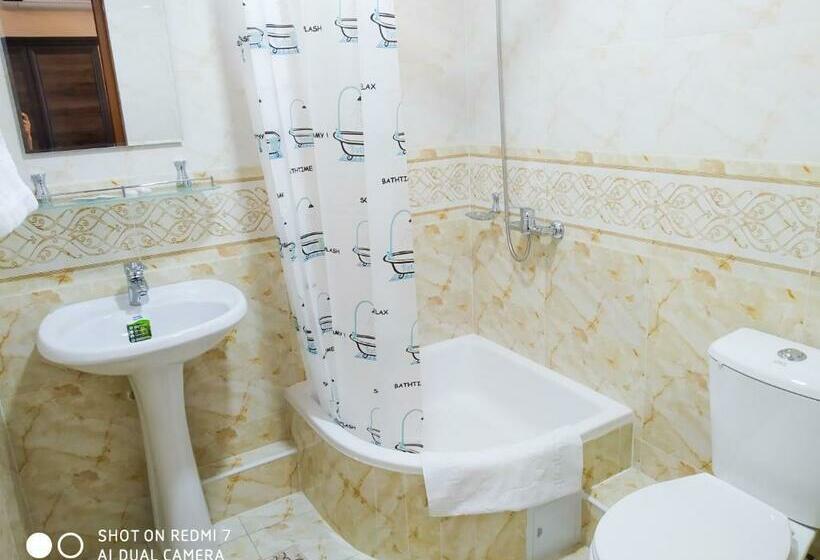 חדר דלוקס, Shams