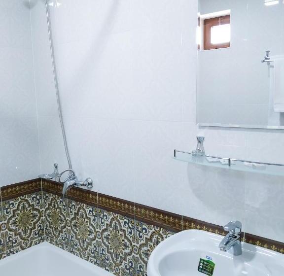 חדר דלוקס, Shams