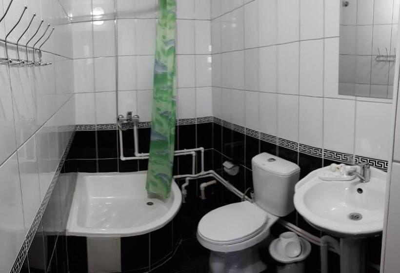 חדר דלוקס, Shams