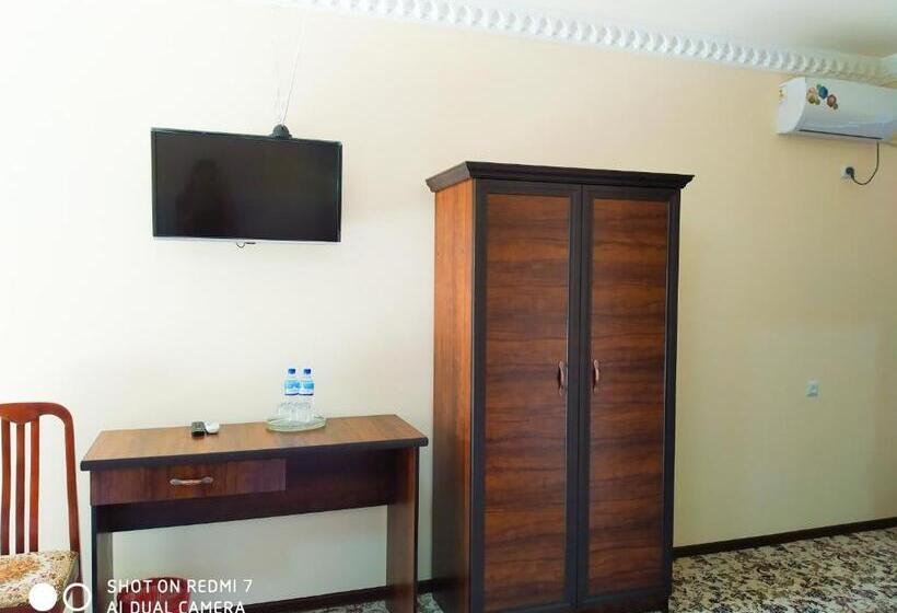 חדר דלוקס, Shams