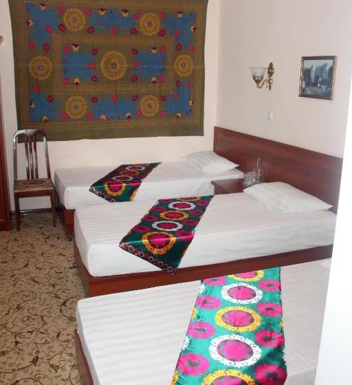 חדר קלאסי לשלושה, Shams