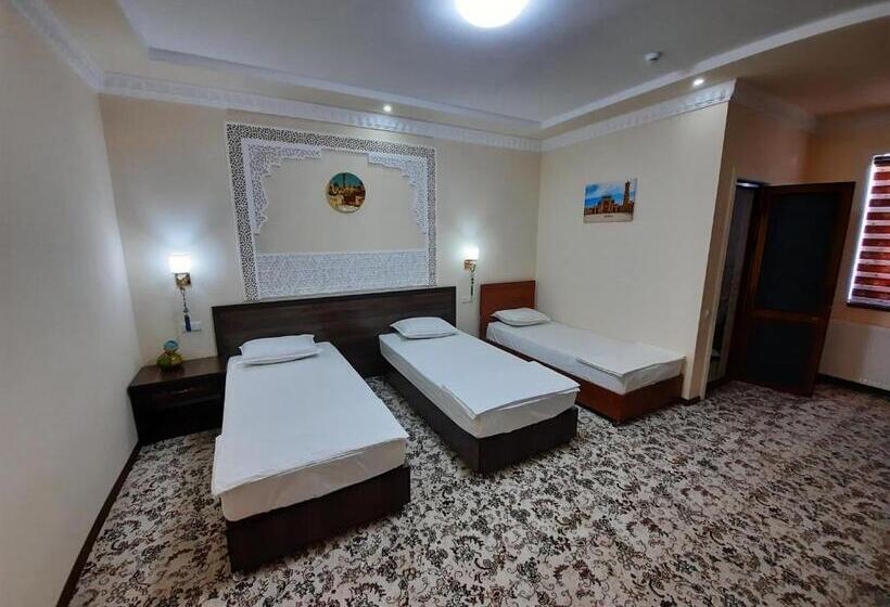 חדר קלאסי לשלושה, Shams