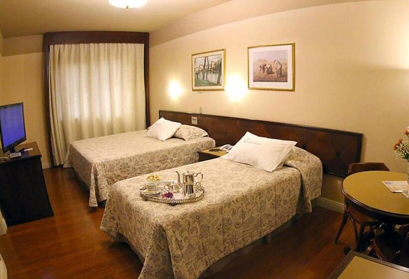 デラックストリプルルーム, Village