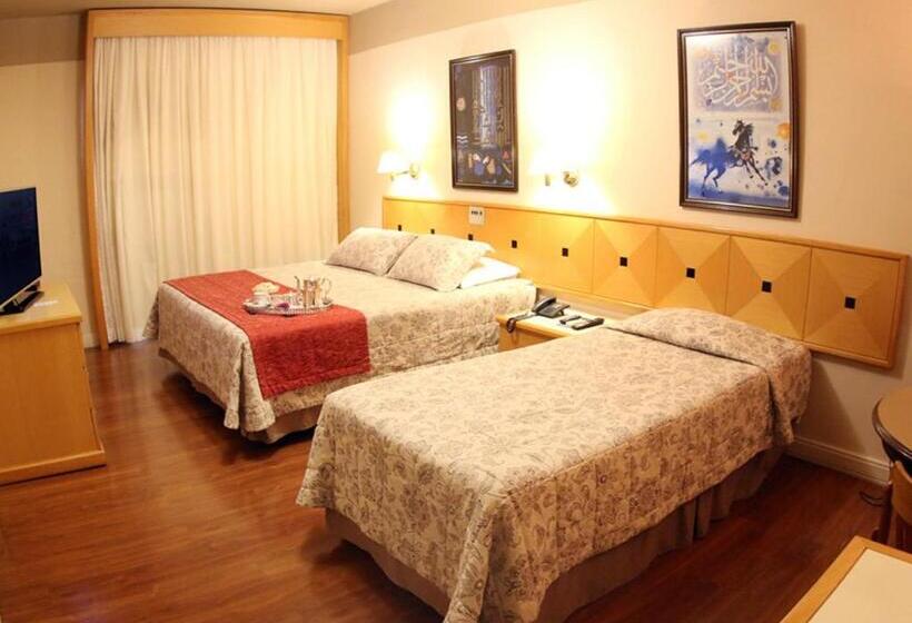 デラックスの４人部屋, Village