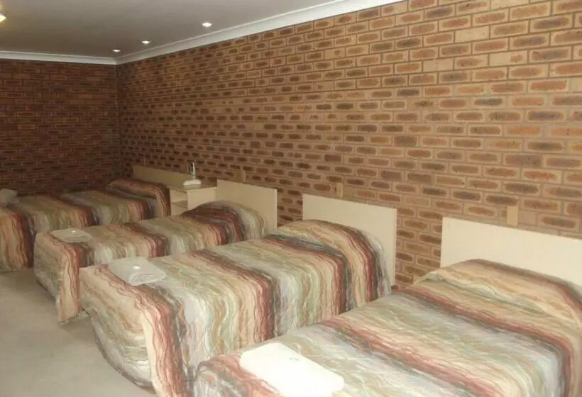 ファミリールーム, Cobar Town And Country Motor Inn