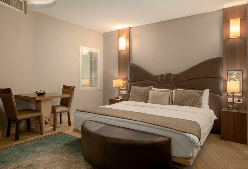 سوییت خانوادگی, Titanic Hotel & Spa