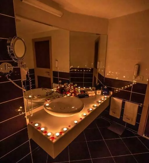 سوییت خانوادگی, Titanic Hotel & Spa
