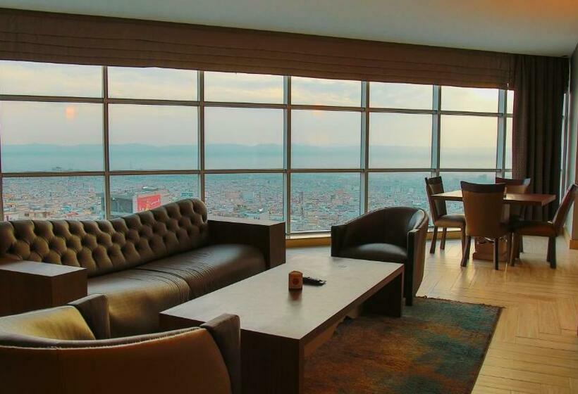 سوییت اجرایی, Titanic Hotel & Spa