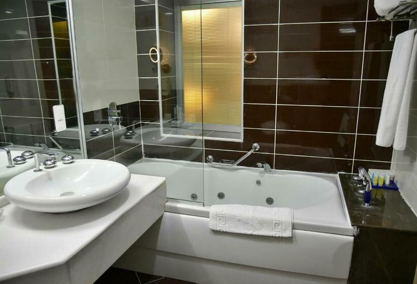 سوییت خانوادگی, Titanic Hotel & Spa