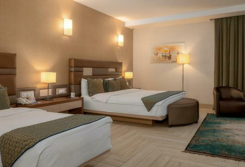 اتاق خانوادگی, Titanic Hotel & Spa