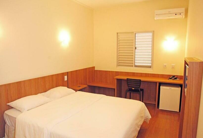 غرفة قياسية لذوى الاحتياجات الخاصة, Bernal Hotel Econômico