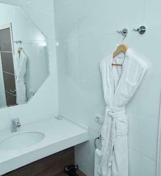 اتاق استاندارد یک نفره, Green Which