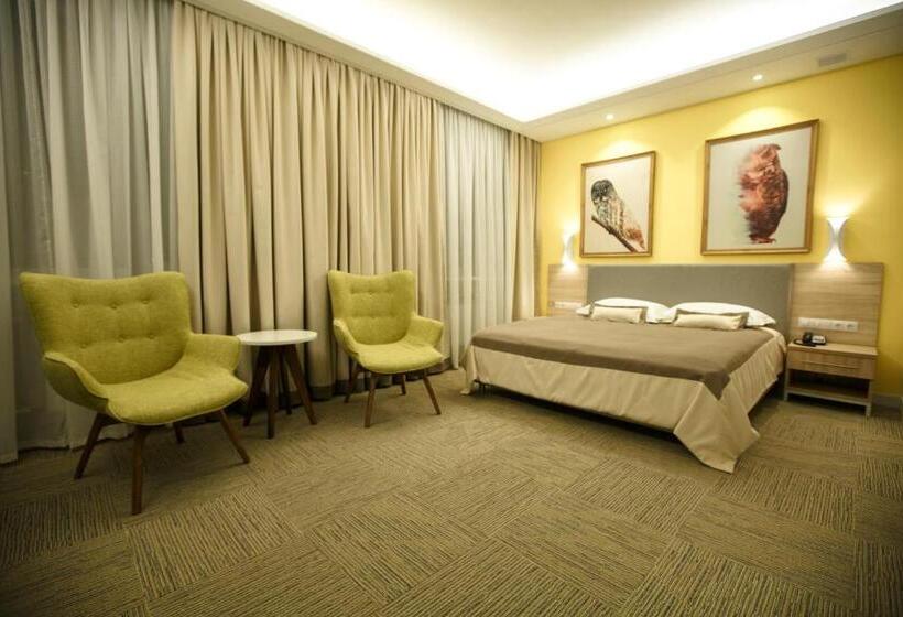 اتاق سوپریور, Green Which