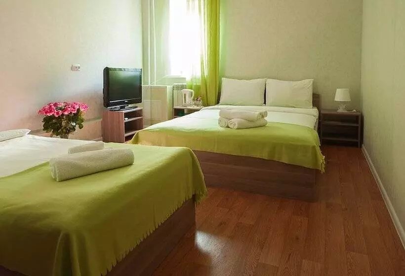 اتاق استاندارد سه نفره, Megapolis