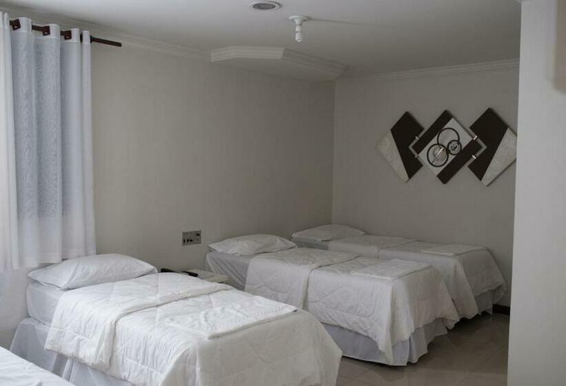 豪华三人间, Palace