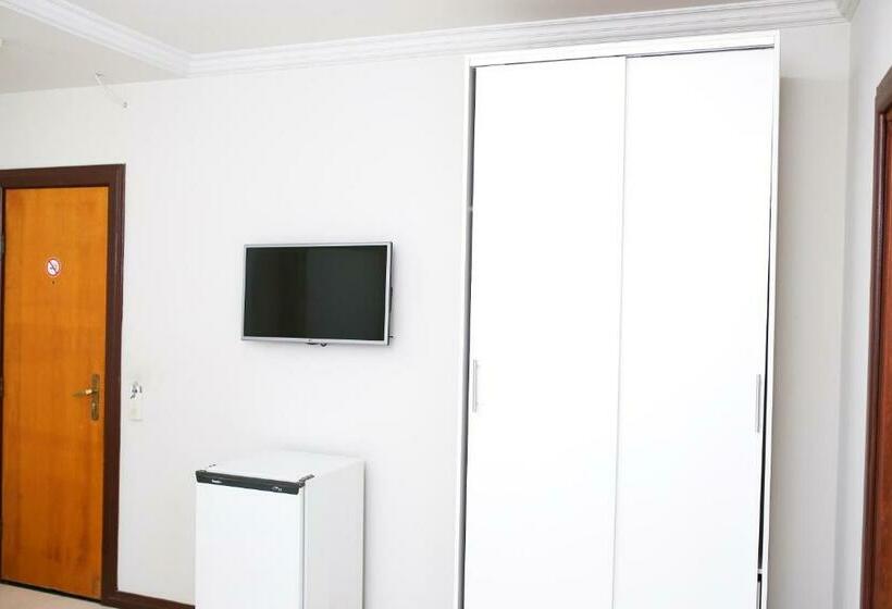 标准单人间, Palace